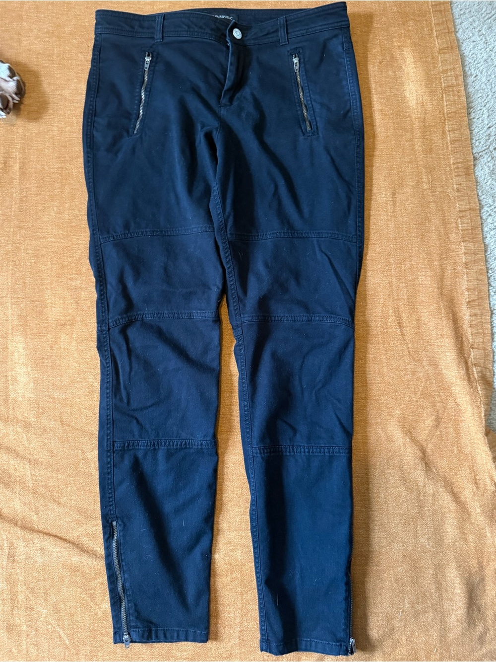 Banana Republic women’s black skinny jeans with ankle zippers size 10 moto style